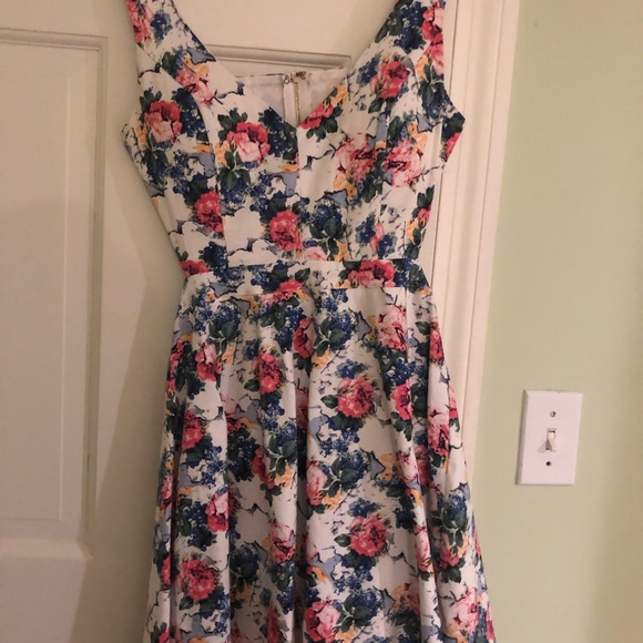 Floral skater dress - Picture 1 of 3